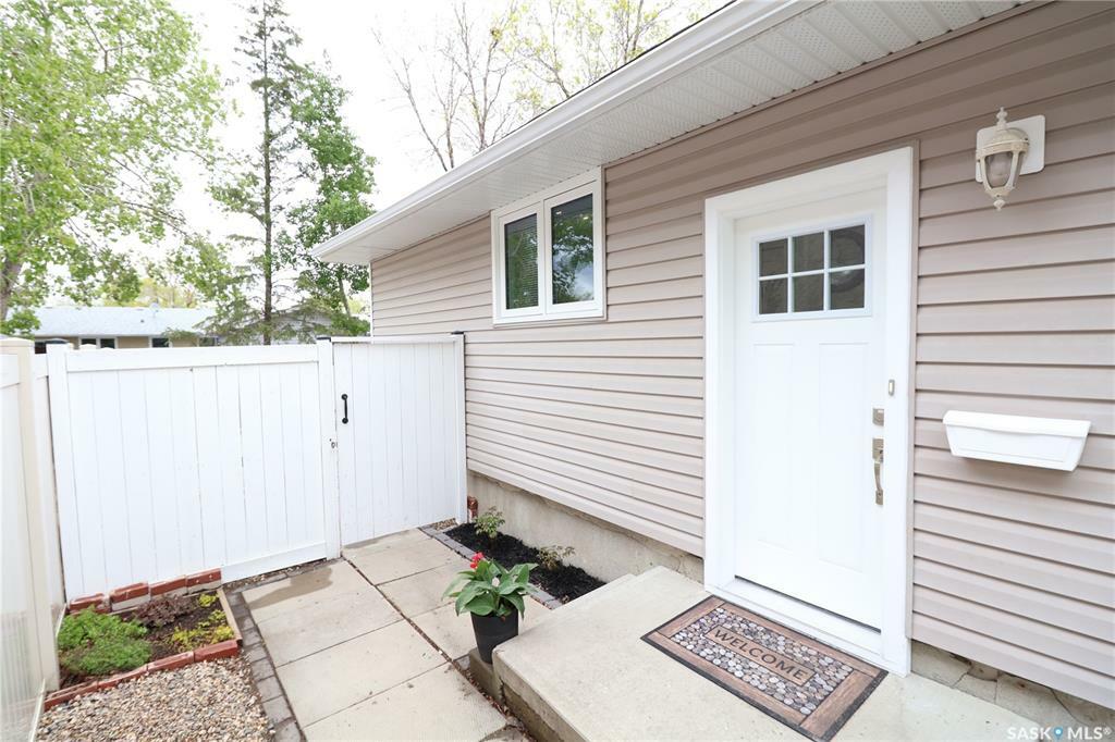 Property Photo: 2526 Dewdney Avenue E SK S4N 4V5