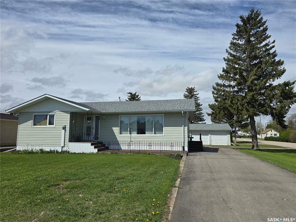 1000 Desmond Street  Grenfell SK S0G 2B0 photo