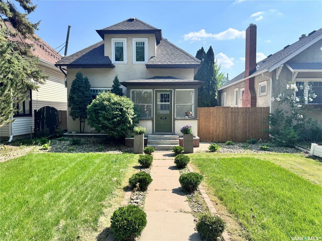 Property Photo: 320 9th Street E SK S7N 0A6