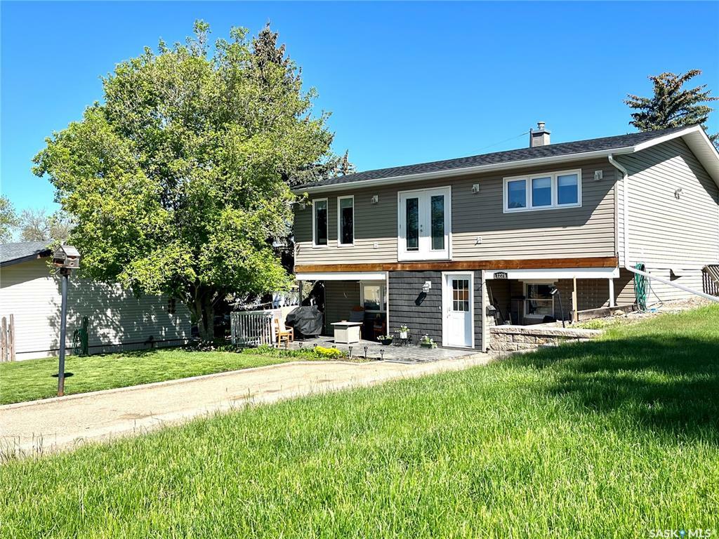 Property Photo: 1275 Sidney Street E SK S9H 1V1