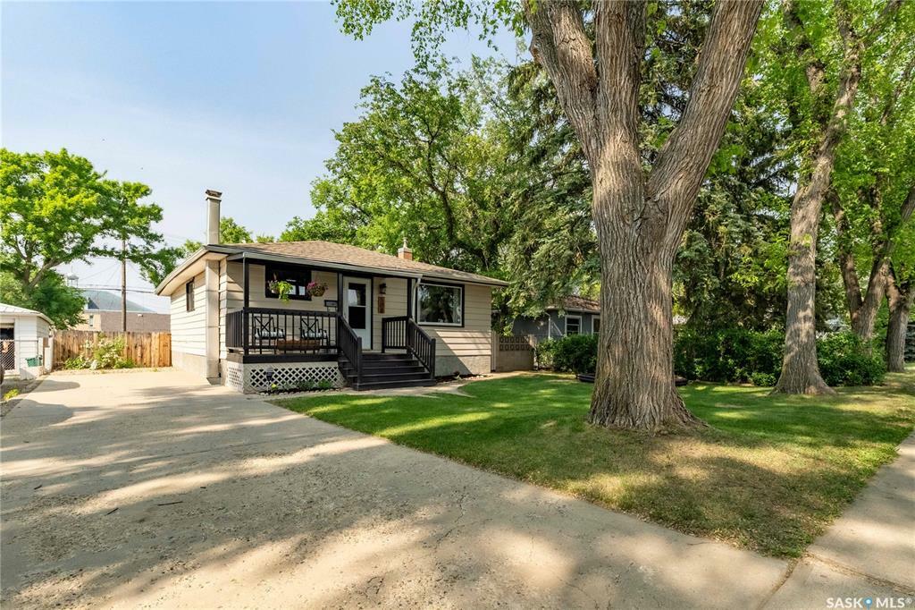 Property Photo: 538 Duffield Street W SK S6H 5H9