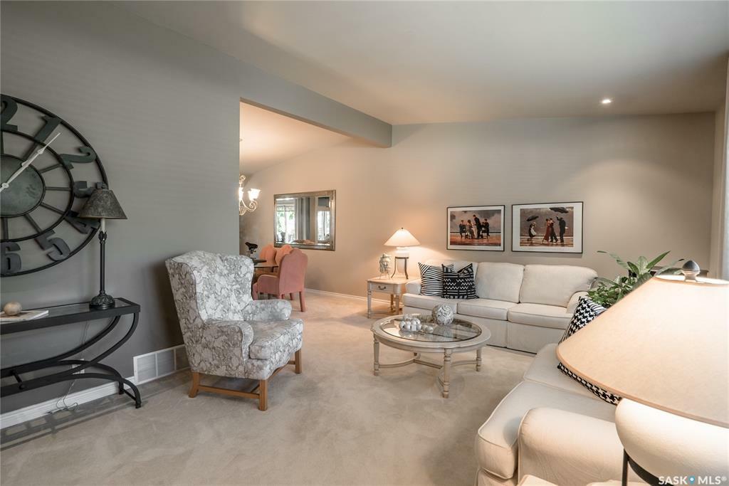 Photo de la propriété:  2802 Maceachern Avenue  SK S7J 1B5 