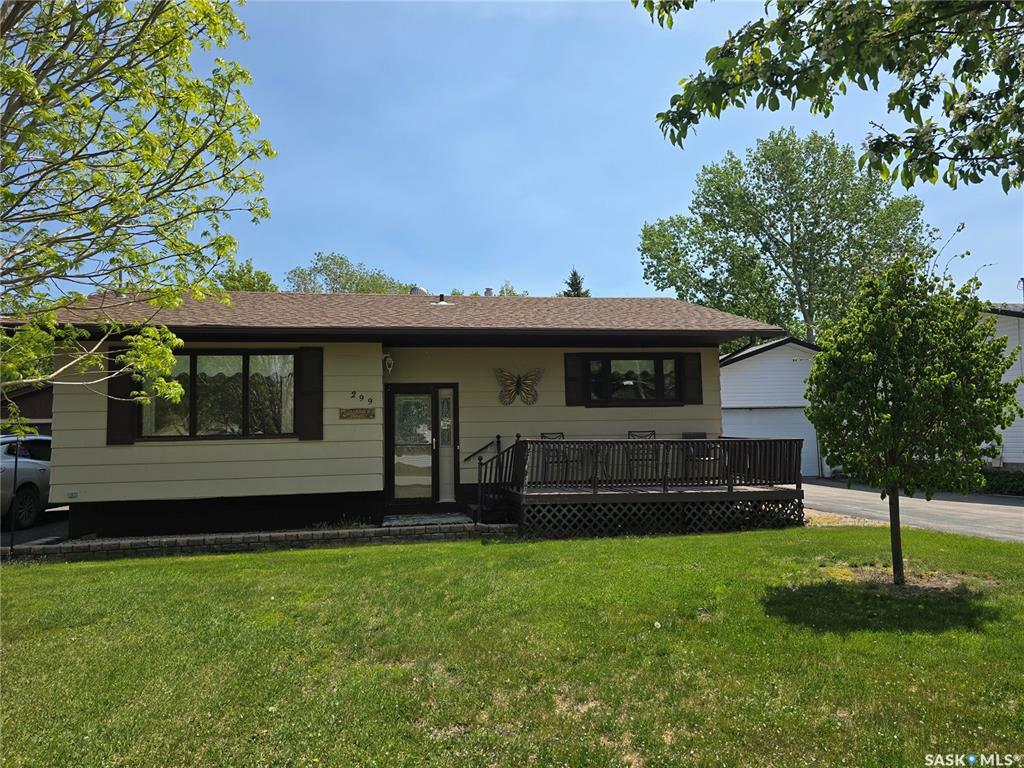 Property Photo: 299 9th Avenue SK S0G 0K0