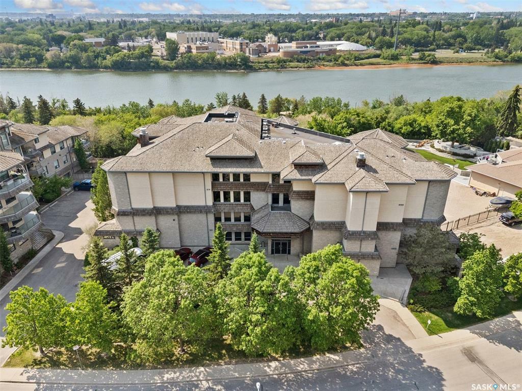 Property Photo: 615 Saskatchewan Crescent W 201 SK S7M 0A5