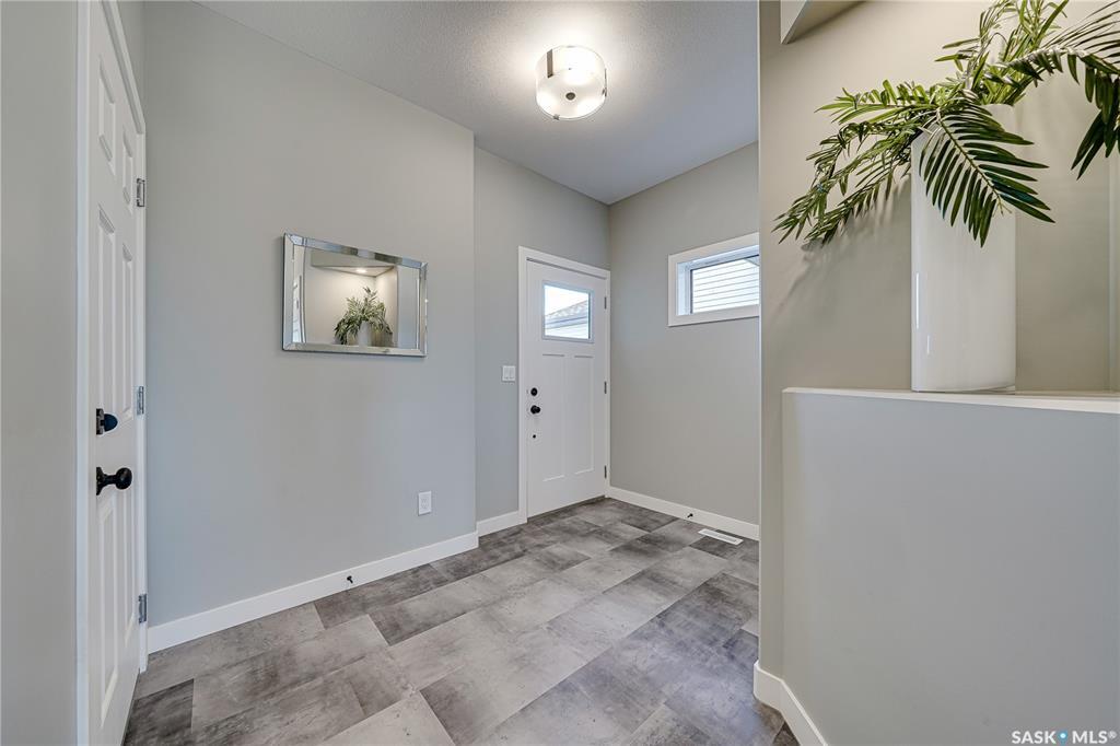 Property Photo: 483 Doran Crescent SK S7V 1W2