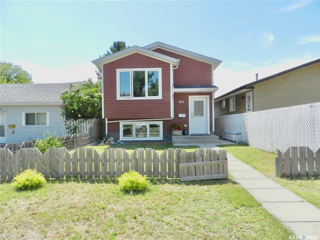 Property Photo: 907 Ominica Street E SK S6H 0J1