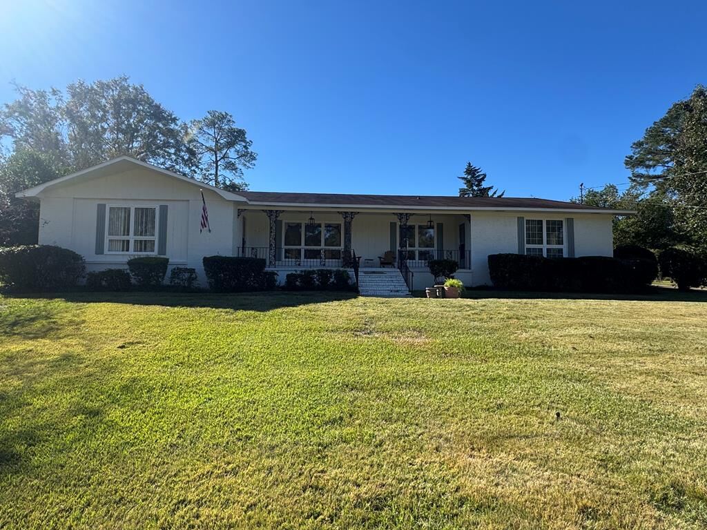Property Photo: 2105 Stonebridge Rd AL 36301
