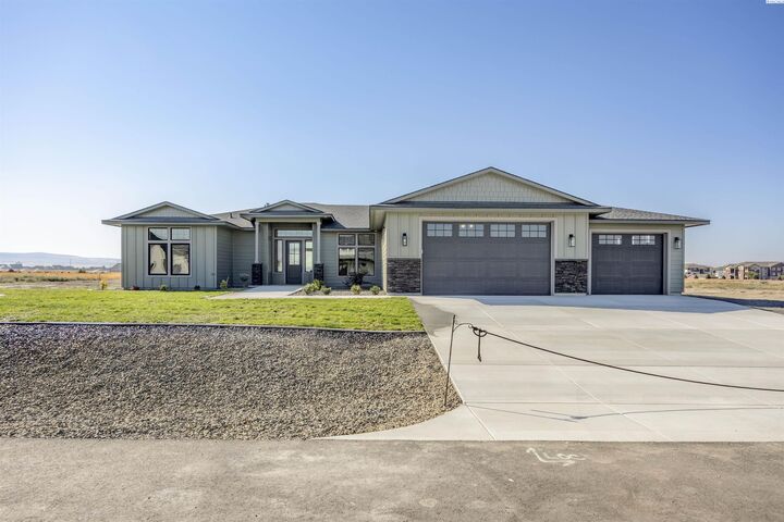 Property Photo: 7008 Grange St WA 99338