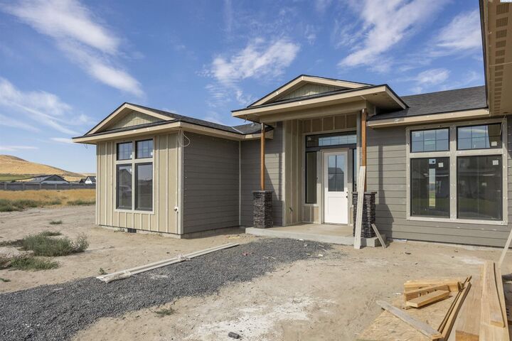 Property Photo: 7008 Grange St WA 99338
