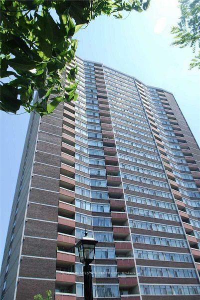 Property Photo: 3100 Kirwin Avenue 704 ON L5A 3S6