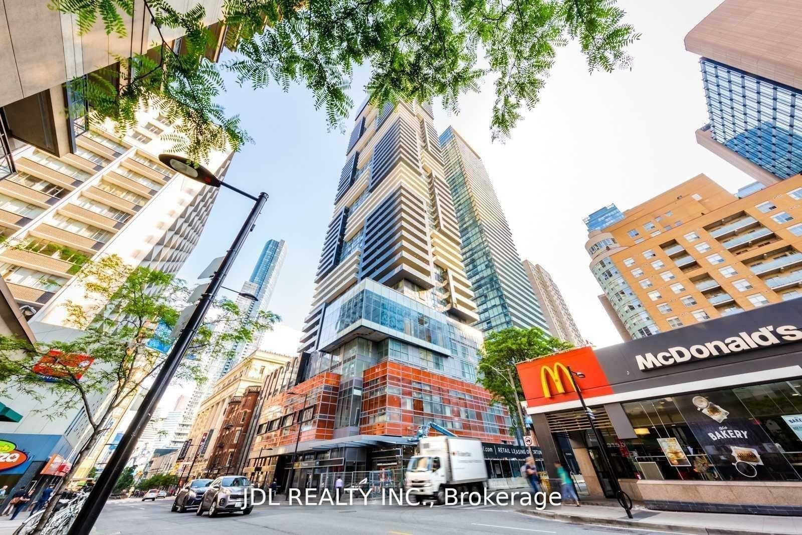 Property Photo:  7 Grenville Street 1007  ON M4Y 1A1 