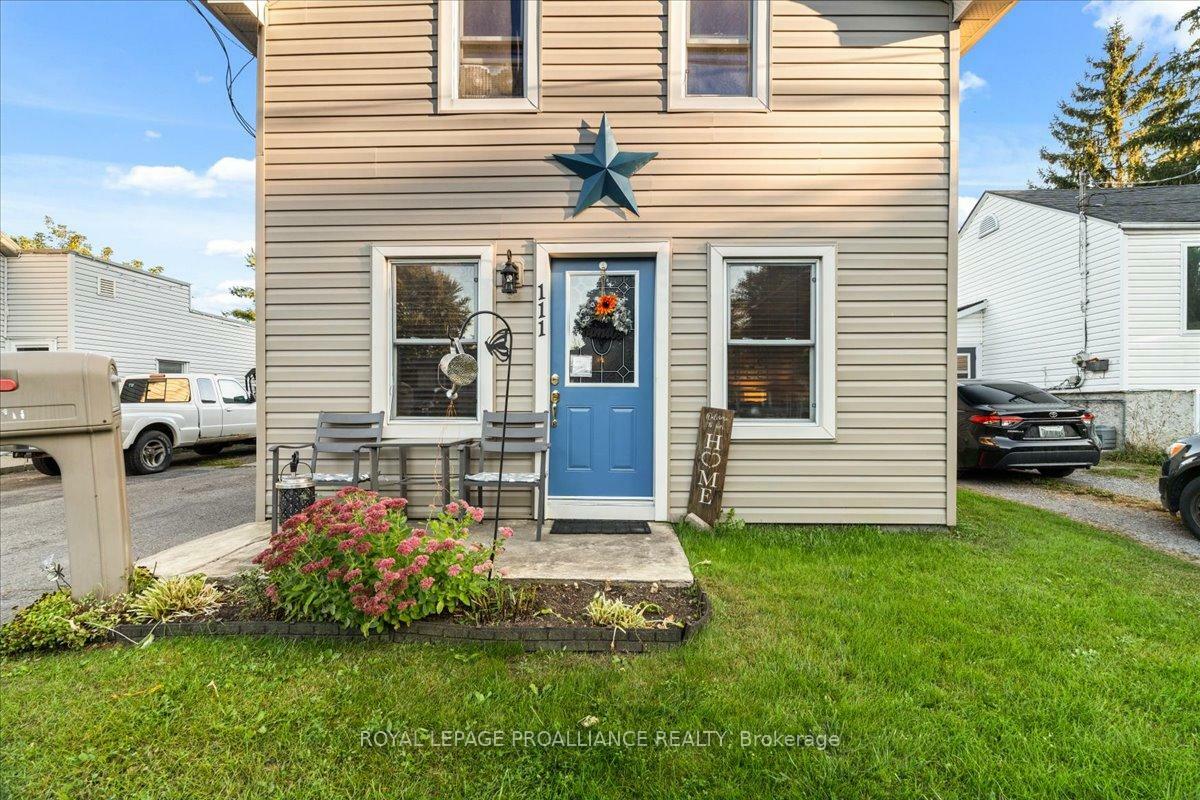 Photo de la propriété:  111 Davis Street E  ON K8V 5Z3 