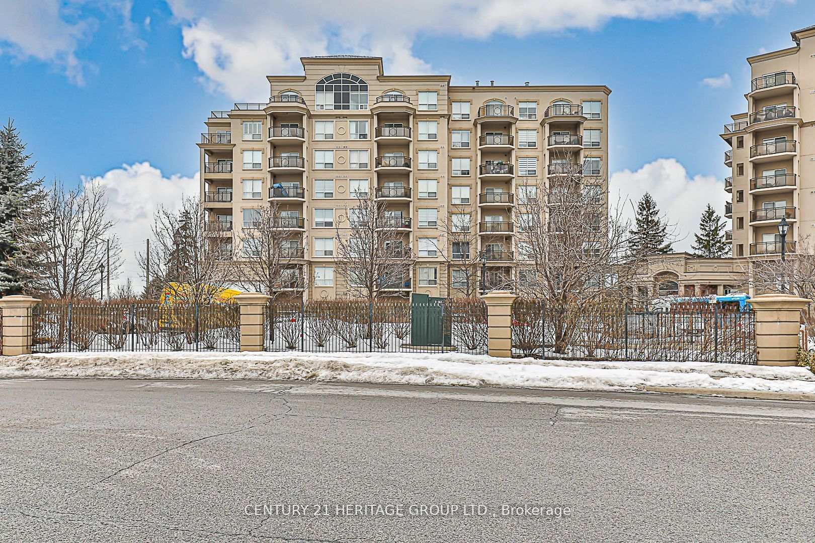 8 Maison Parc Court 305  Vaughan ON L4J 9K5 photo