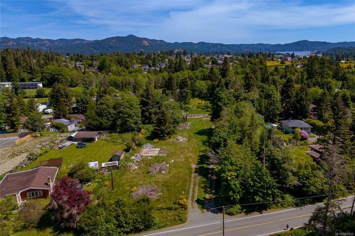 Property Photo: 2033 Maple Ave BC V9Z 0N8