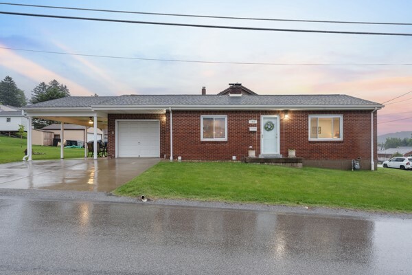 Property Photo: 1000 Greenhill Rd PA 15209