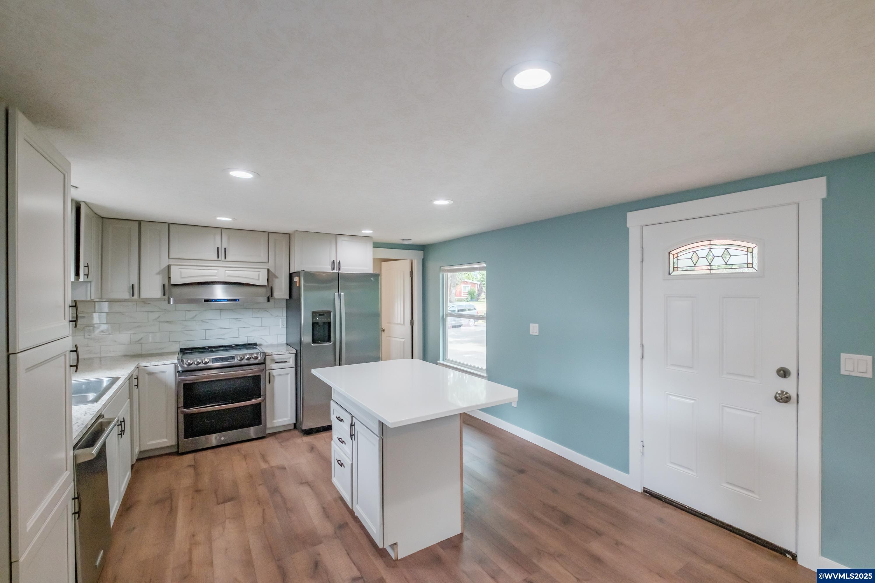 Property Photo: 9874 Golf Club #9 Rd SE 9 OR 97383