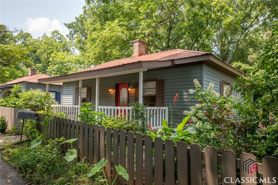 Property Photo: 140 Lakeview Street GA 30601