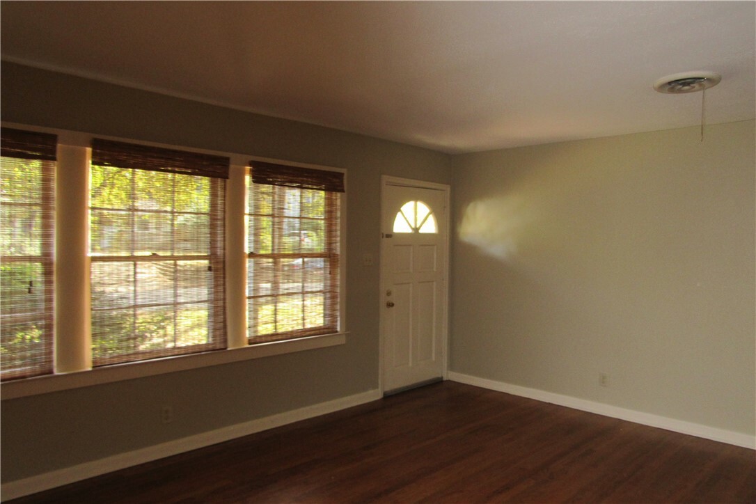 Property Photo: 1900 Winsted Lane TX 78703