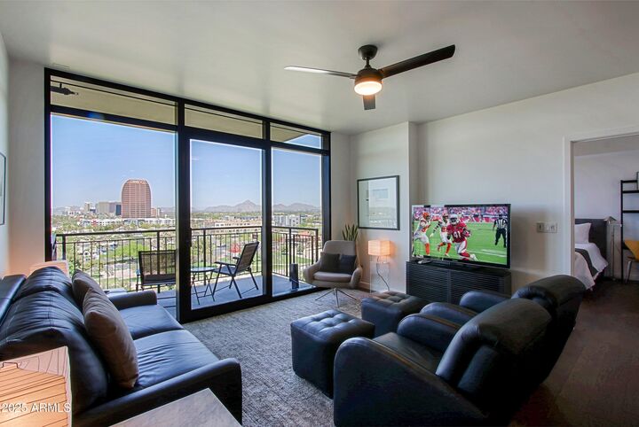 Property Photo:  200 W Portland Street 1024  AZ 85003