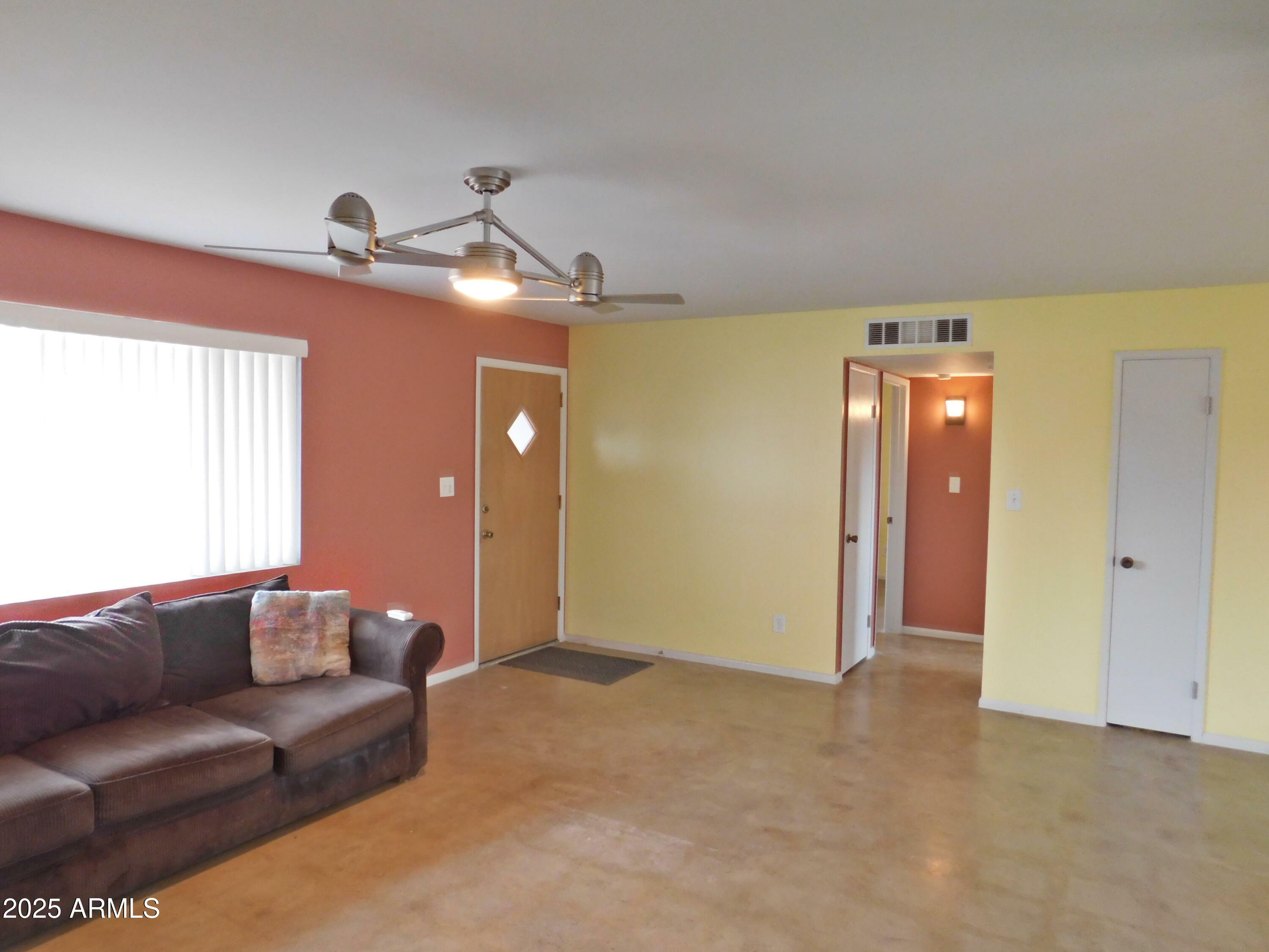 Property Photo: 1019 E Granada Avenue AZ 85119
