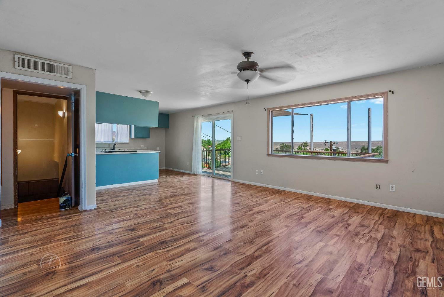 Property Photo: 728 D Street CA 93268