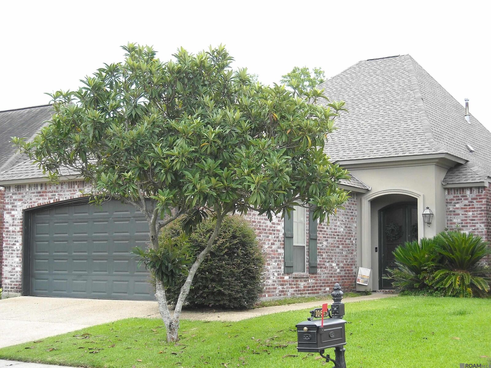 Property Photo:  10655 Woodland Oaks  LA 70809 