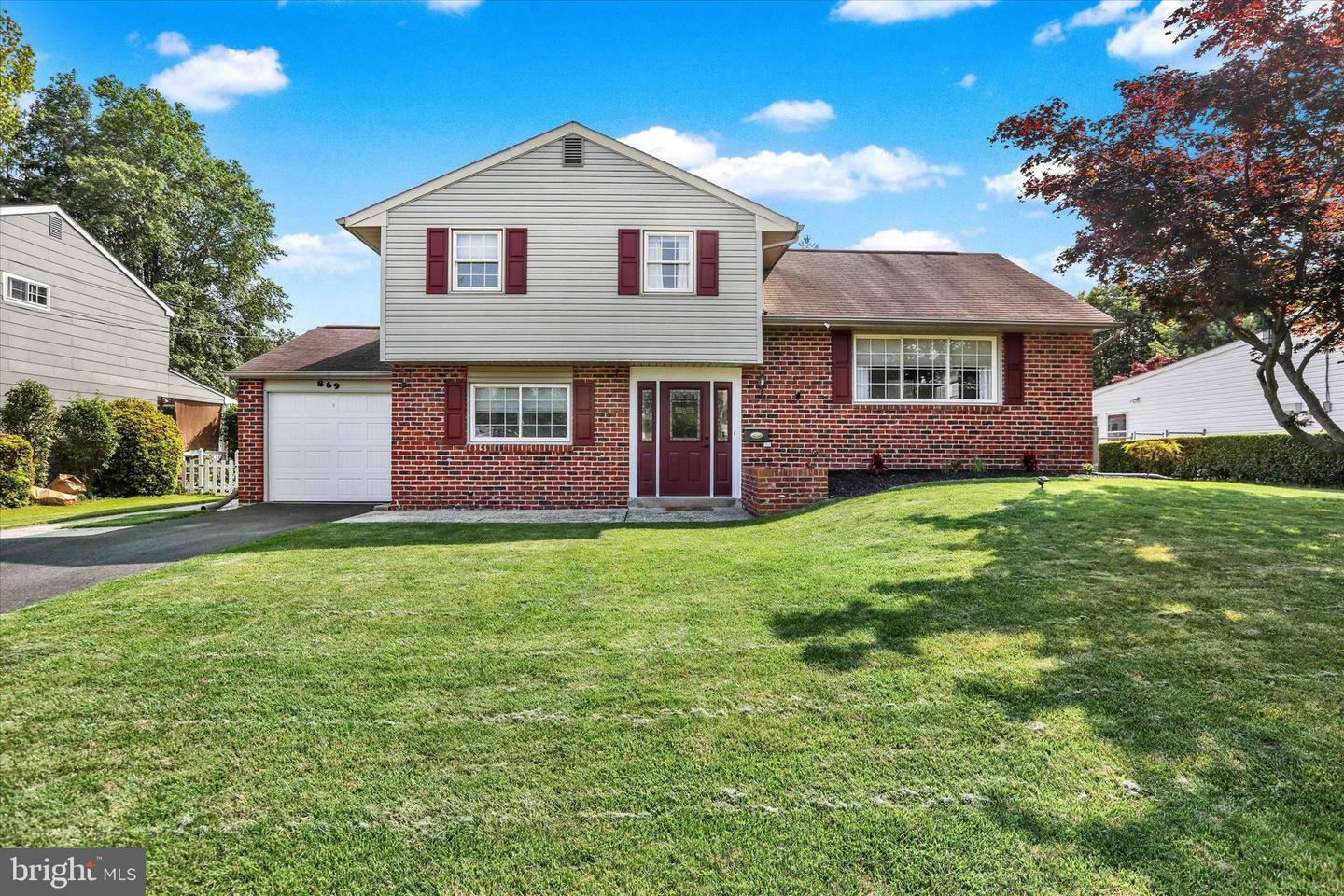 Property Photo:  869 Primrose Drive  PA 18974 