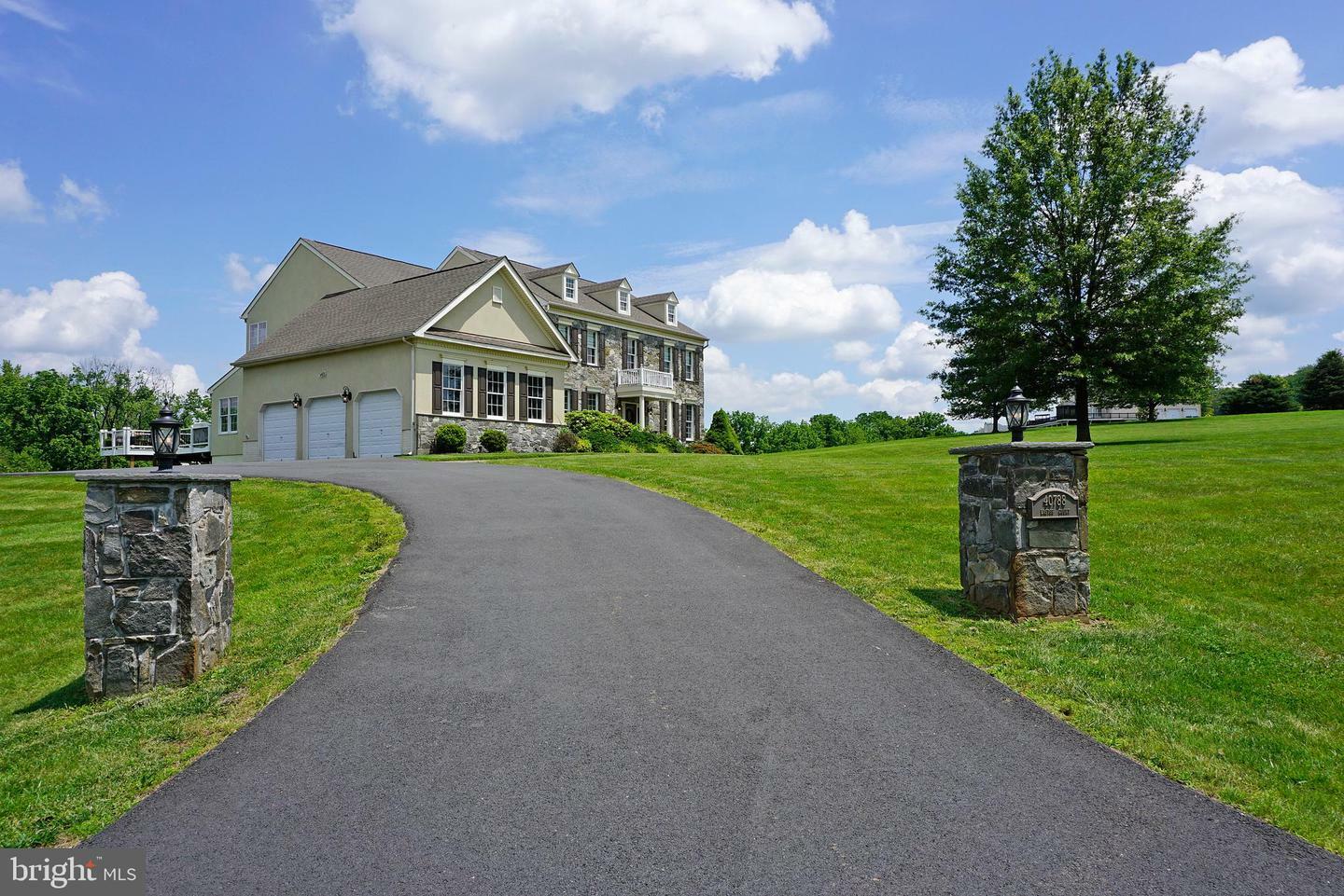 Property Photo: 40788 Lastos Court VA 20197