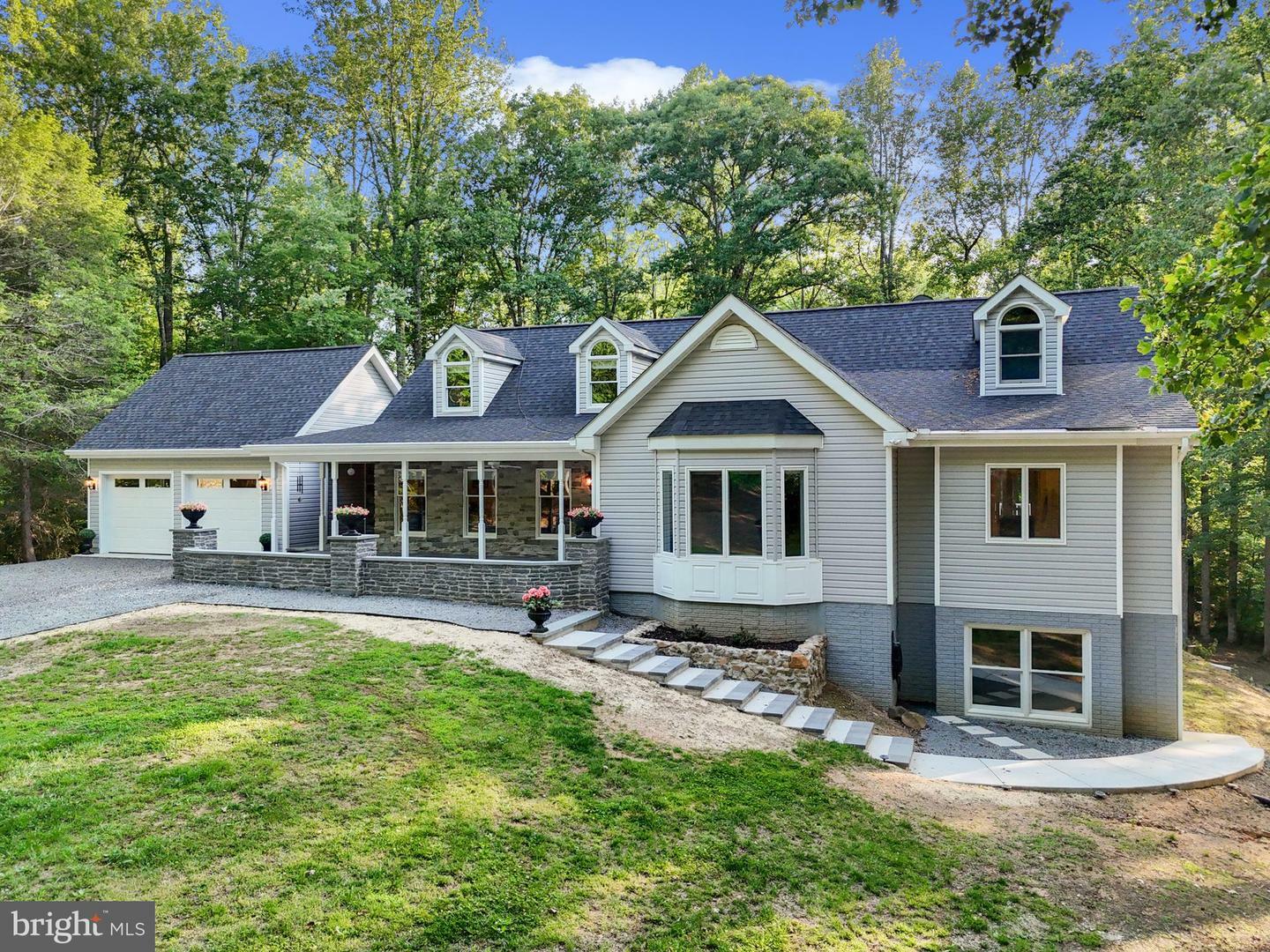 Property Photo: 7006 Tapps Ford Road VA 20106
