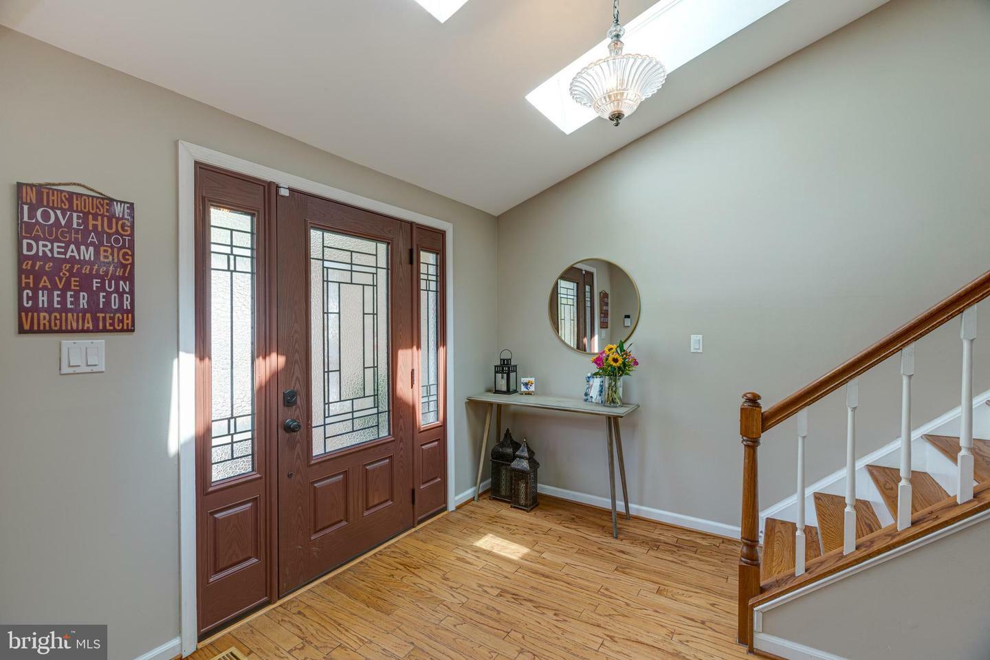 Property Photo: 5624 Kemp Lane VA 22015