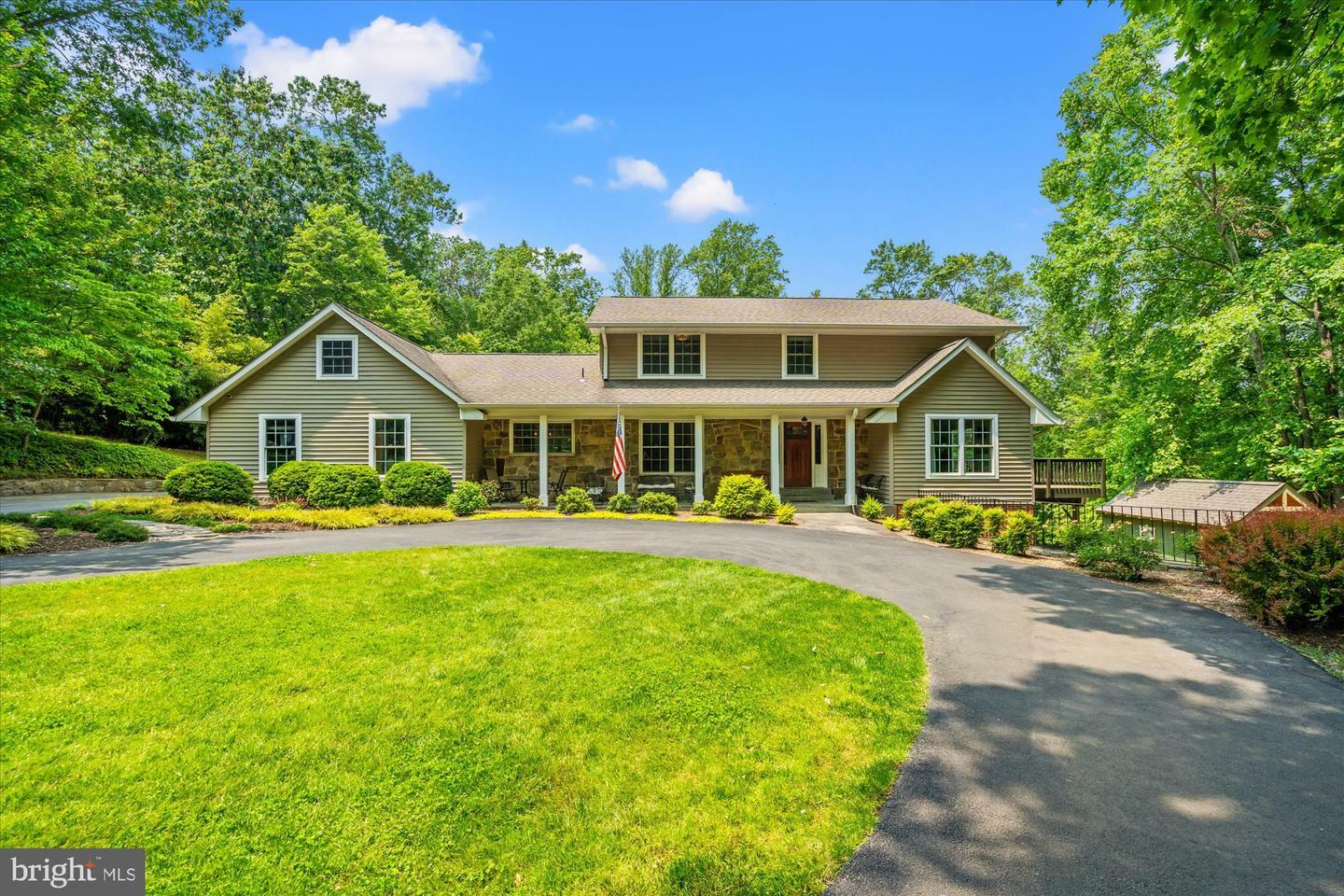 Property Photo:  8112 Vista Point Lane  VA 22039 