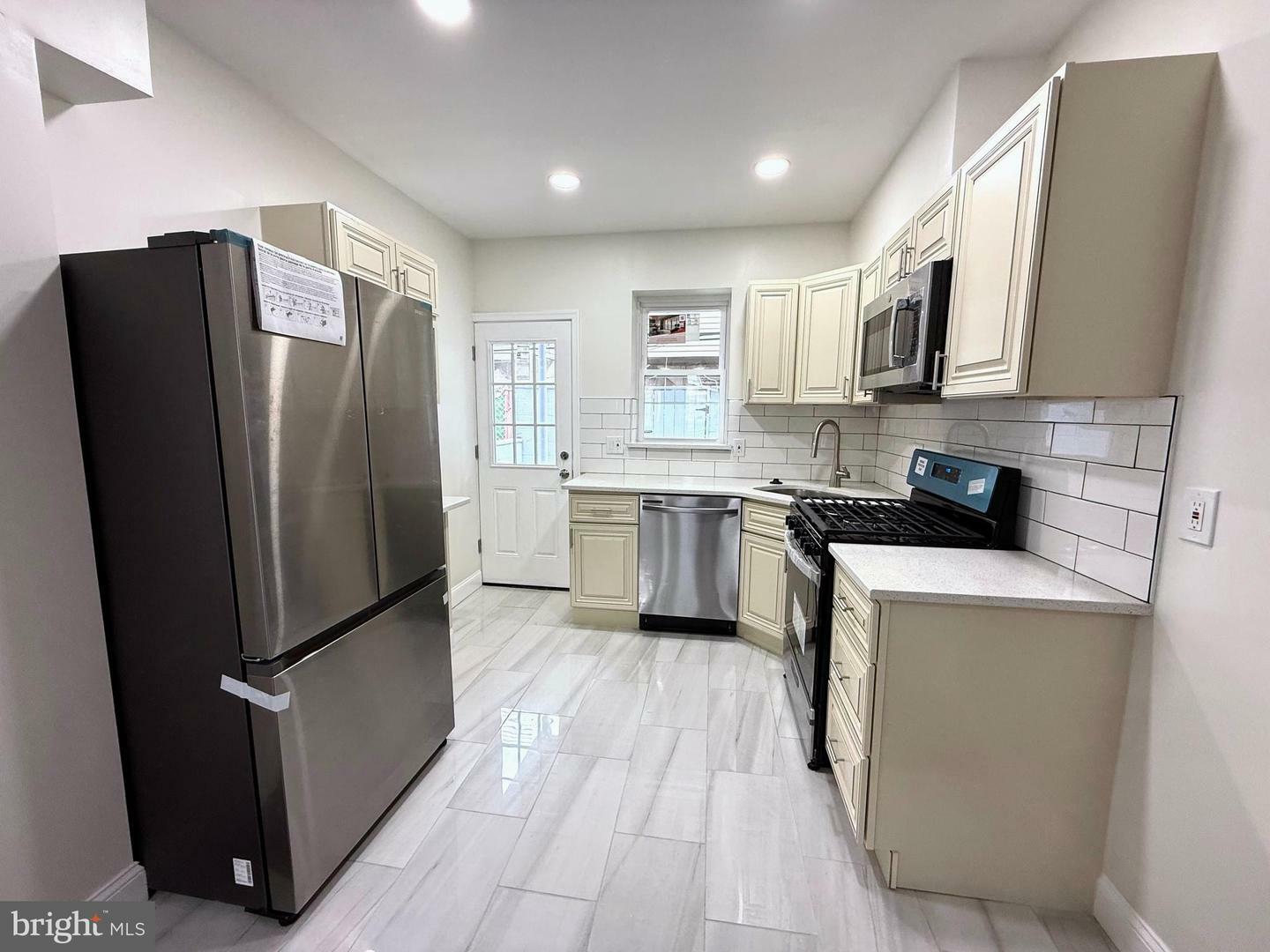 Property Photo: 1535 S Mole Street PA 19146