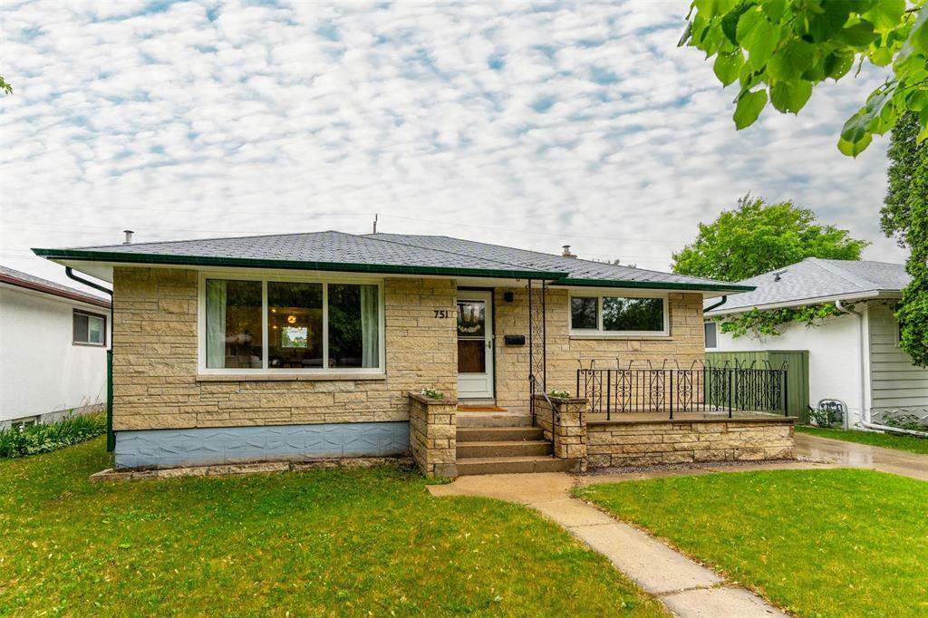 Property Photo: 751 Simpson Avenue MB R2K 1S1