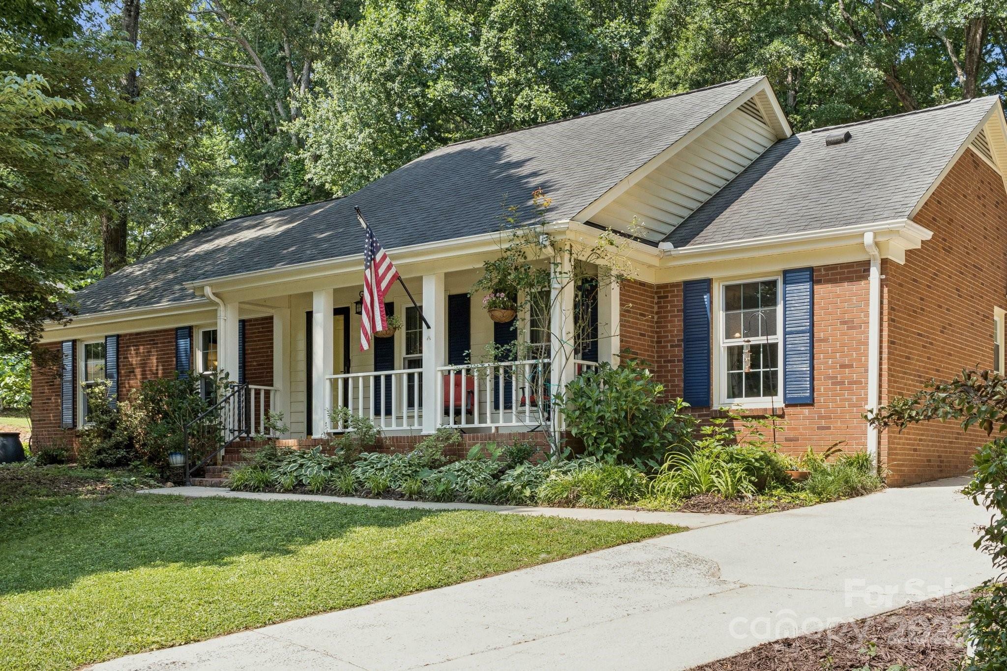 Property Photo: 405 Scarborough Lane NC 28105