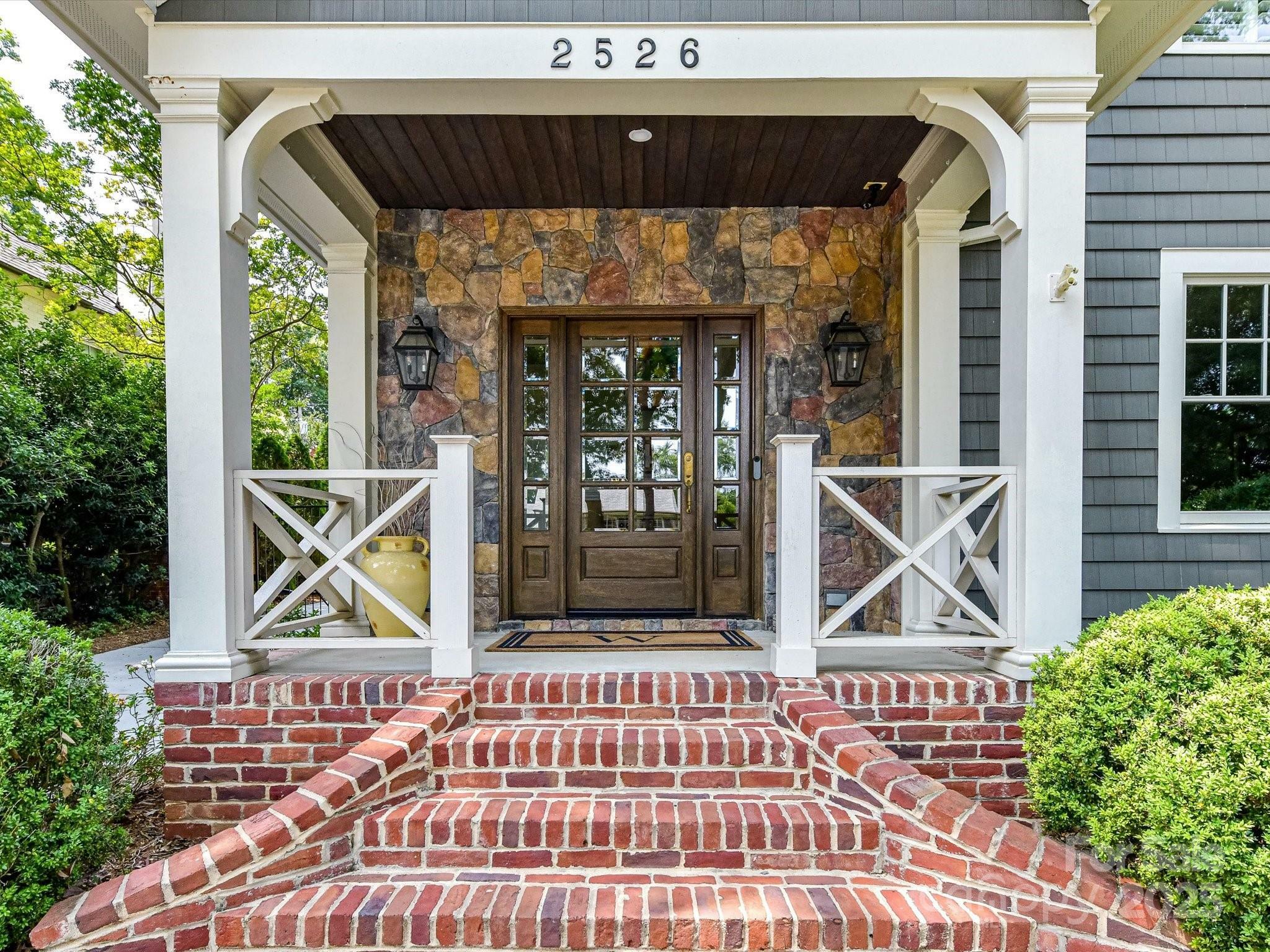 Property Photo: 2526 Sherwood Avenue NC 28207