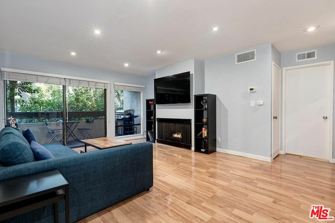 Property Photo: 950 N Kings Rd CA 90069