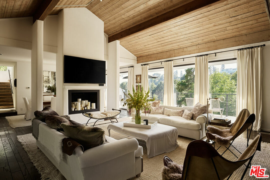 1583 Lindacrest Dr  Beverly Hills CA 90210 photo