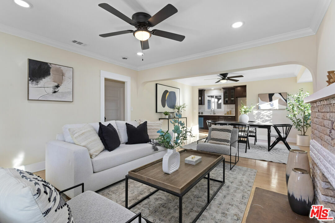 Property Photo: 2814 Idell St CA 90065