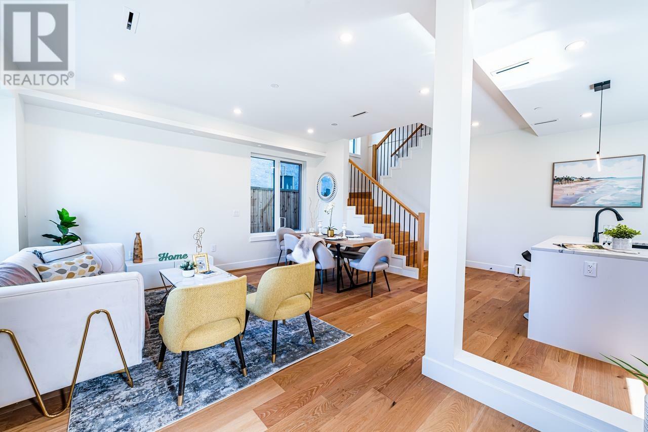 Photo de la propriété: 2232 Renfrew Street 1 BC V5M 3J7