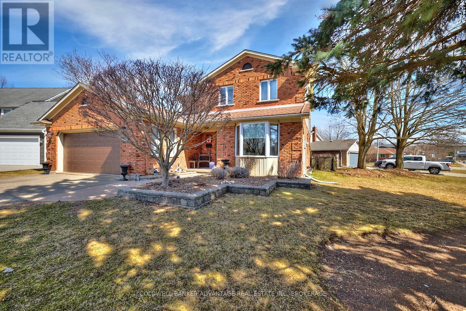Property Photo: 28 Dixon Crescent ON L3C 6P4