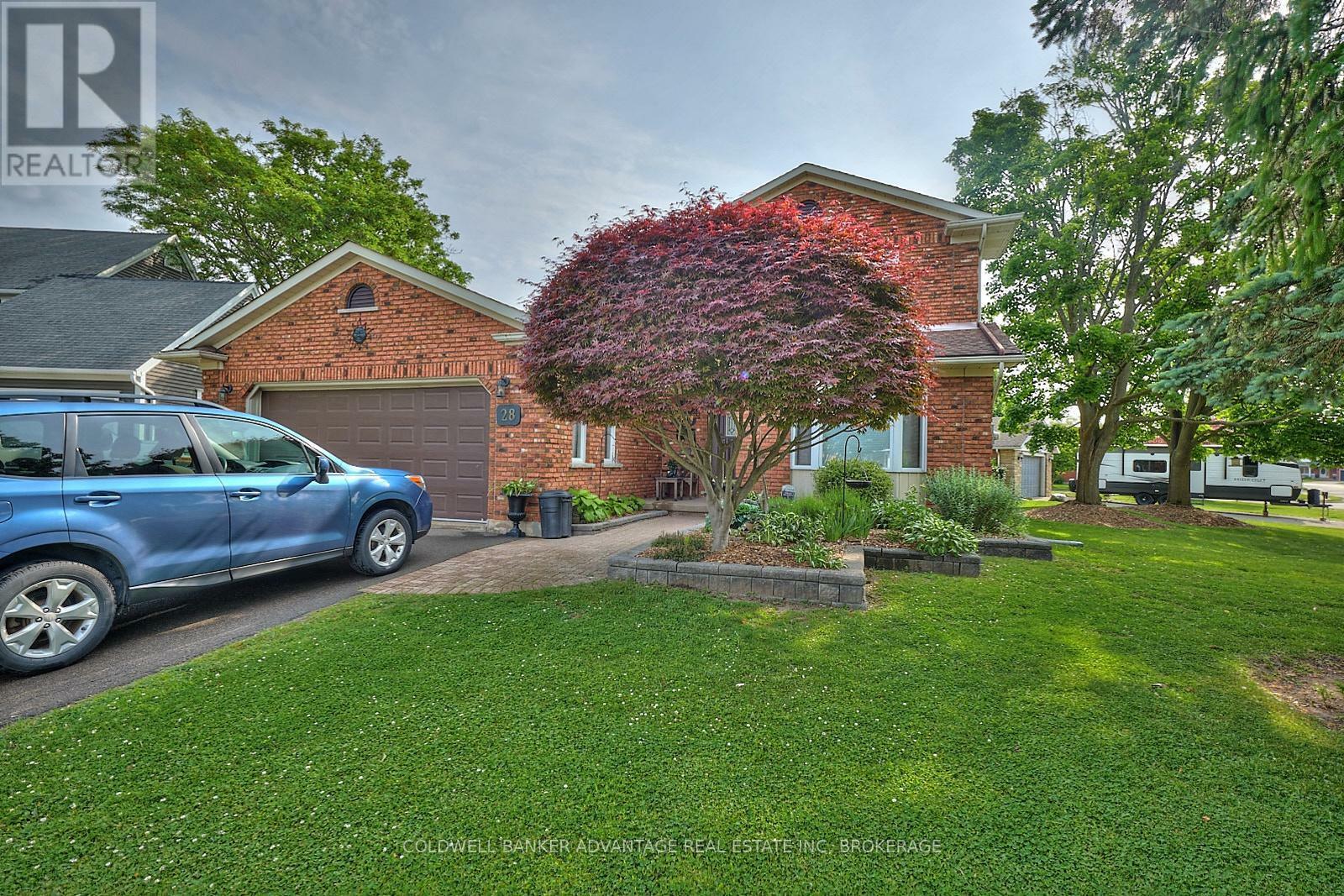 Photo de la propriété: 28 Dixon Crescent ON L3C 6P4