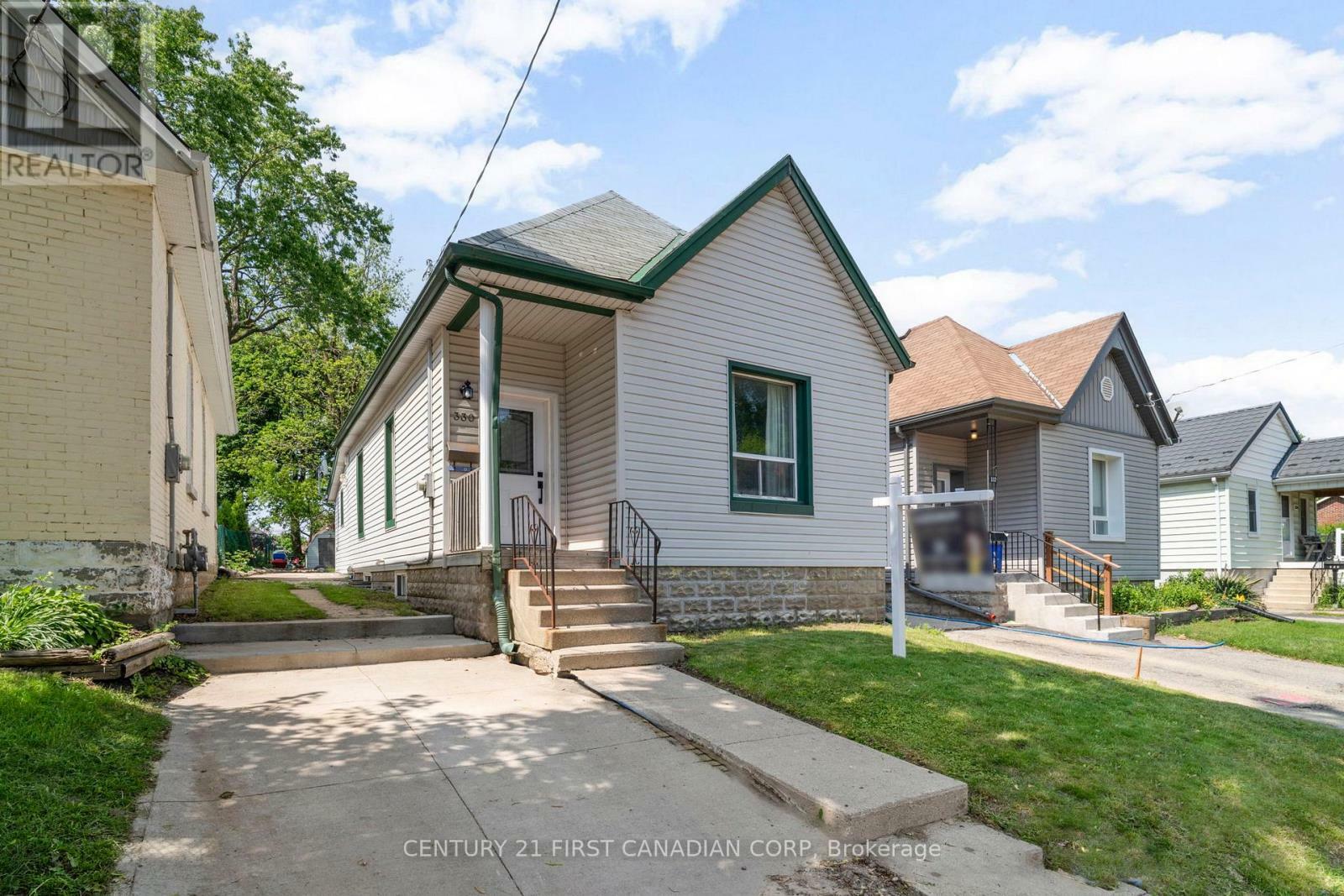 Photo de la propriété: 330 Salisbury Street ON N5Y 3A9
