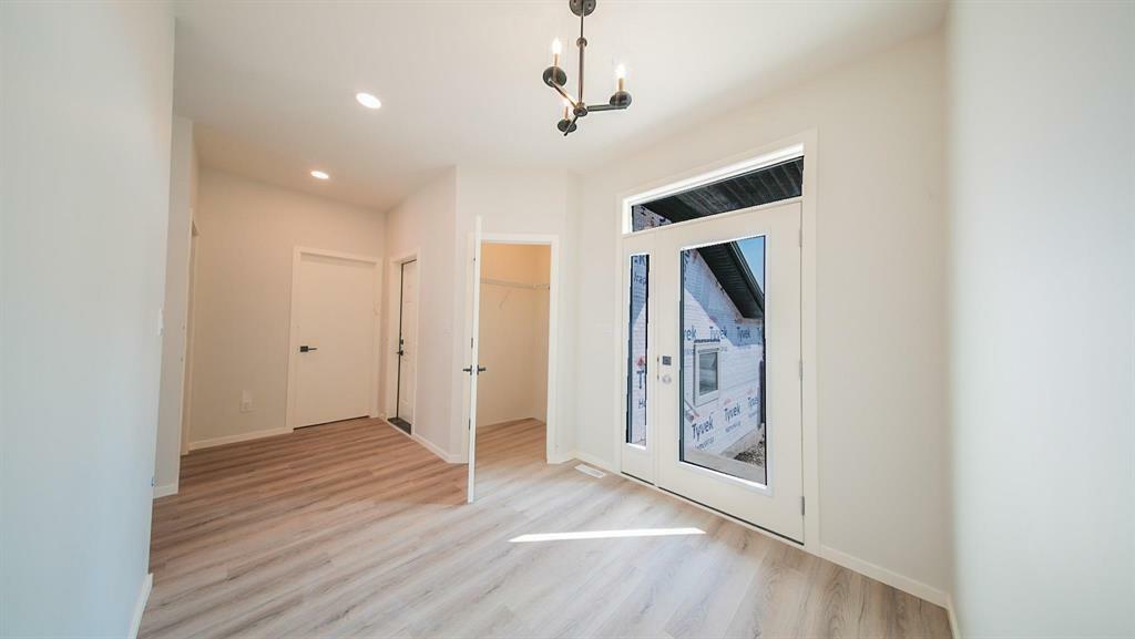 Property Photo: 28 Cantafio Cove MB R2C 5T4