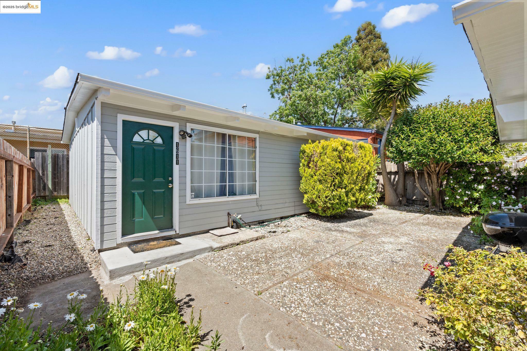 Property Photo: 1611 Julia St CA 94703