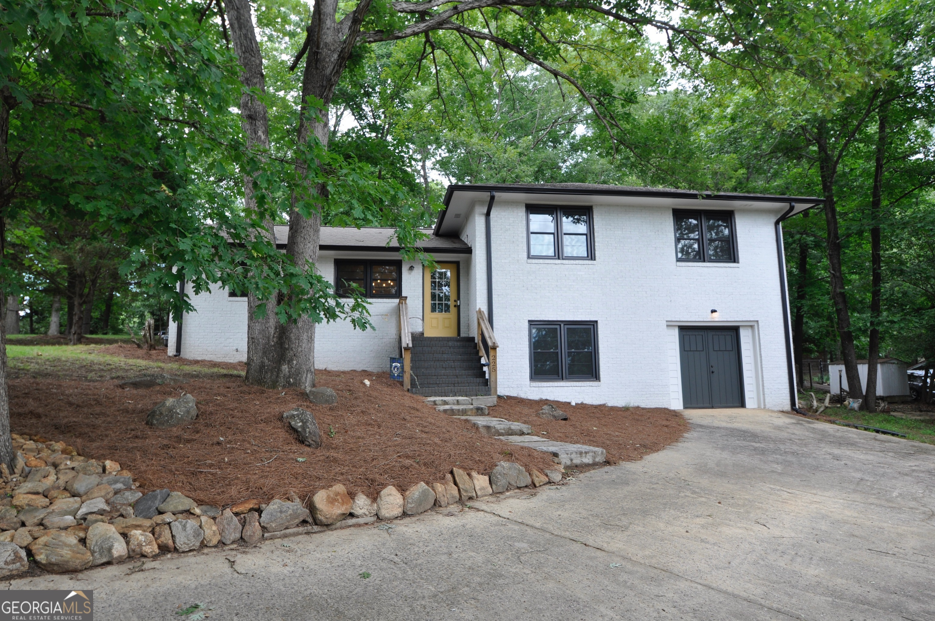Property Photo: 225 Sherwood Drive GA 30606