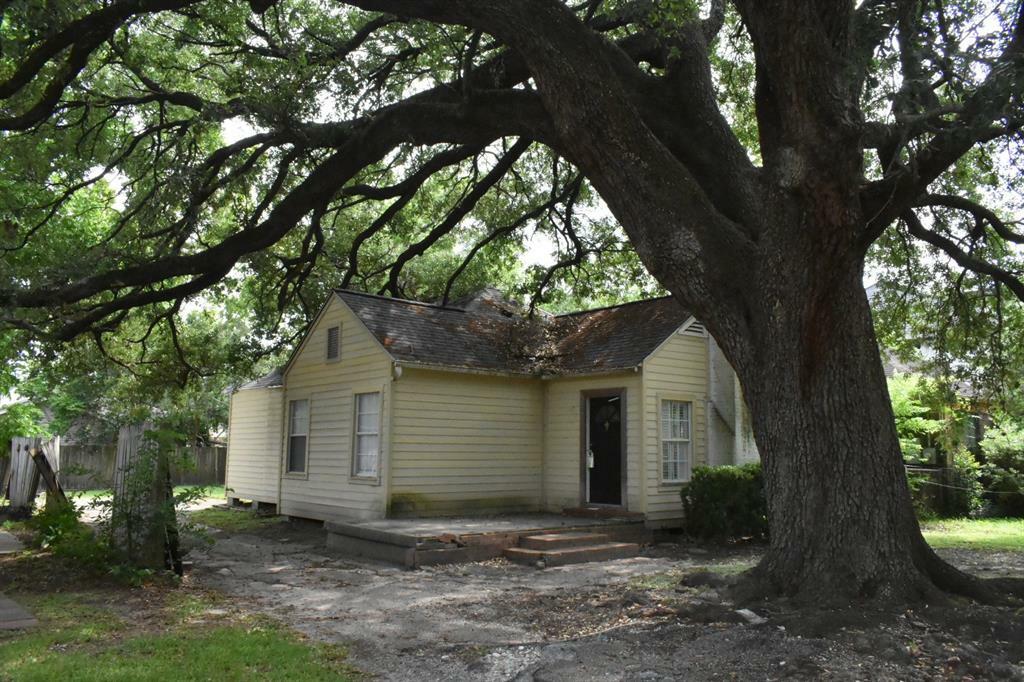 Property Photo: 4005 University Boulevard TX 77005