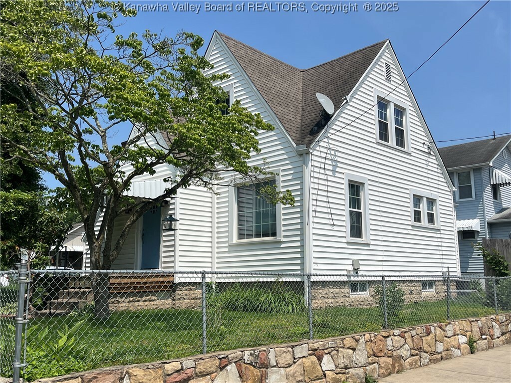 Property Photo: 618 Hunt Avenue WV 25302