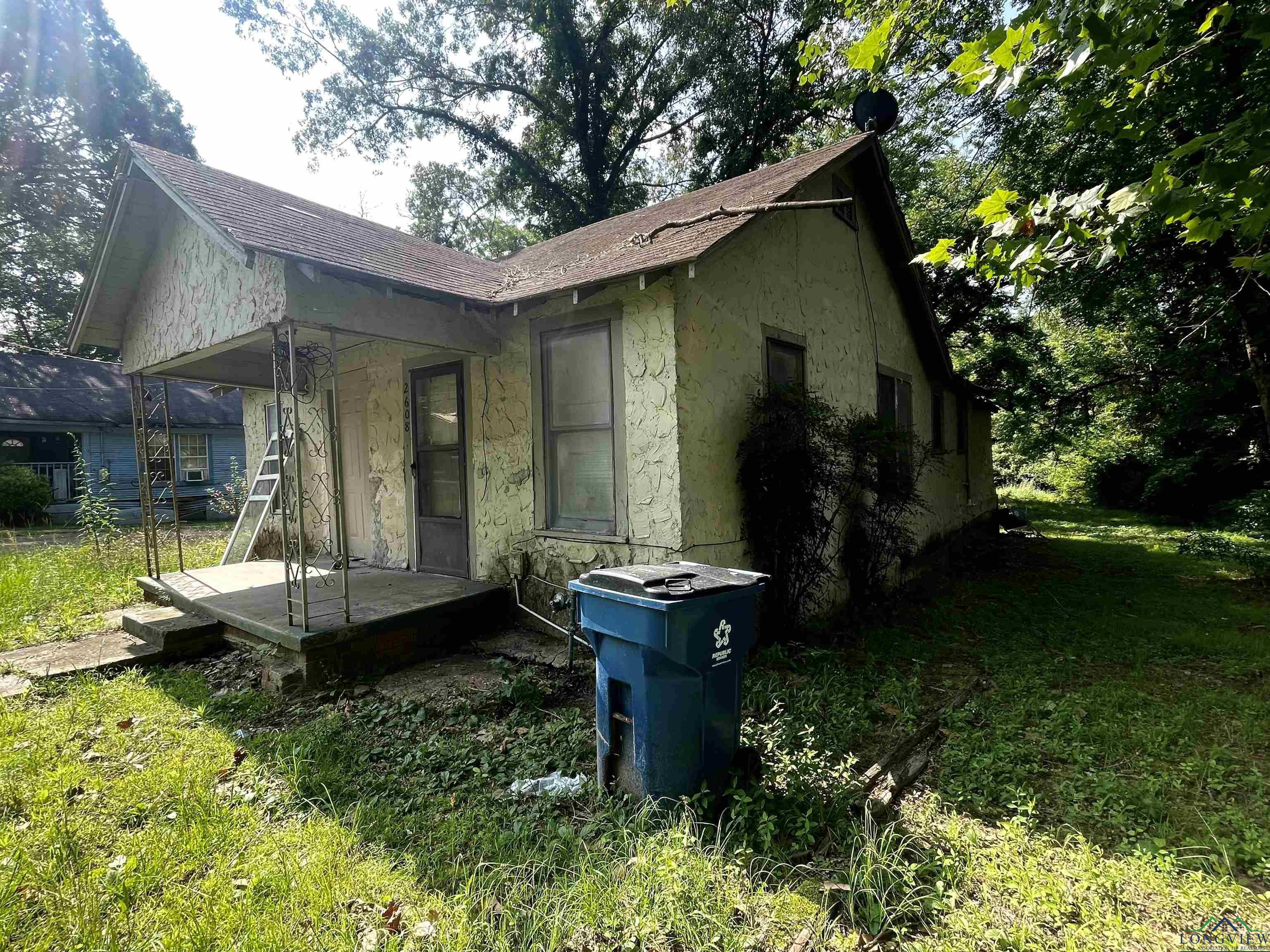 Property Photo: 2608 Teddy St TX 75672