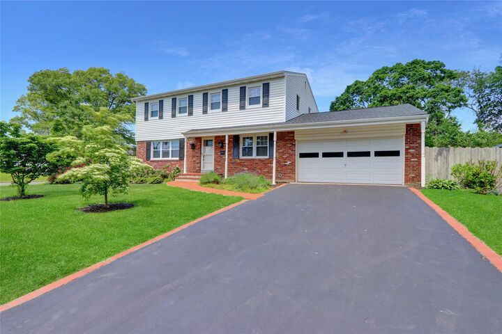 275 Kerry Street  Holbrook NY 11741 photo