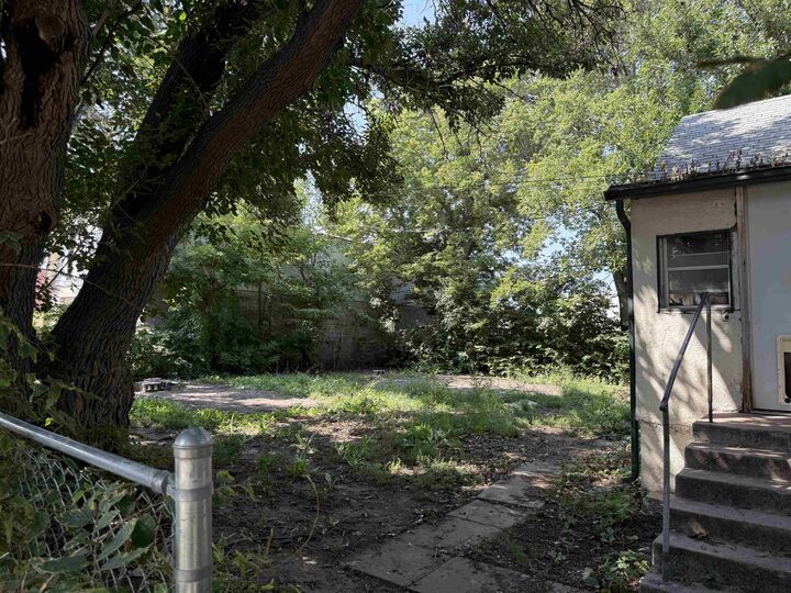 Property Photo:  120 E 8  NE 69101 